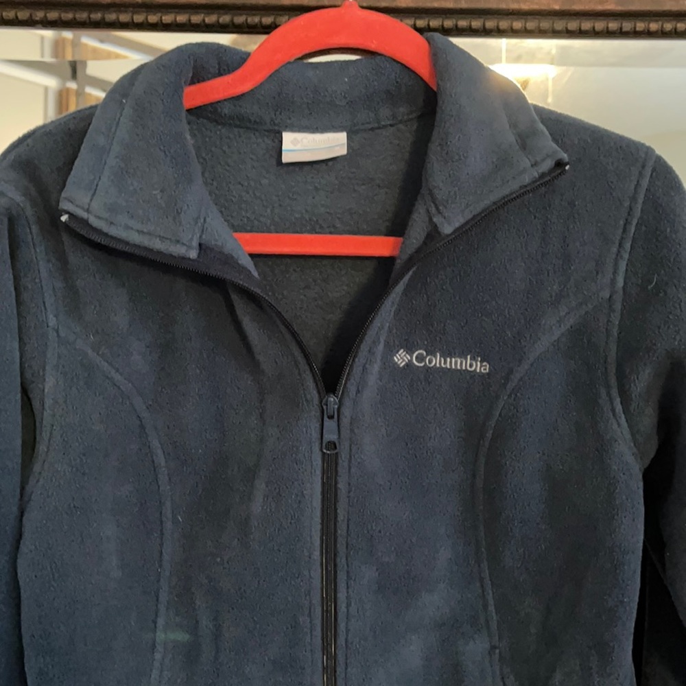 Women’s Columbia zip up jacket.
